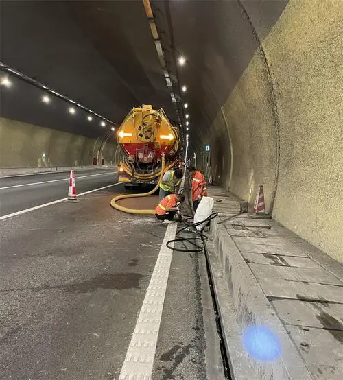 双牌隧道排水渠清淤